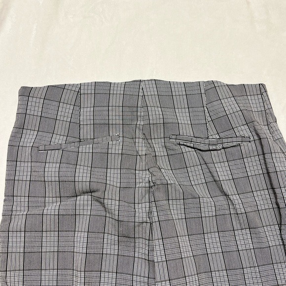 A New Day Cropped Pants - Picture 3 of 5